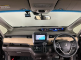 【前方視界】開放的な前方視界!運転がしやすく疲れにくいです♪窓が大きく、見通しがとっても良いおクルマですよ♪