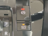 電動ブレーキ&オートホールドでブレーキ力を自動でキープ信号待ちなどの停車時に、ブレーキペダルを踏み続けていなくても自動的にブレーキ力がキープ。ペダルを踏み続けることによる足の疲れを緩和します。