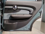 当社BMW認定中古車は全車保証付きでございます。また保証料金や整備費用はお見積書内の諸費用・税金に追加計上する事はございません。認定中古車保証付きのお支払総額でお見積りご依頼の上、他店とお比べください