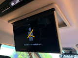 【フリップダウンモニター】大画面モニターで後席でもエンタメをお楽しみいただけます。小さなお子様にも大人気の装備です♪