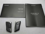 取説・メンテナンスノート・スマートキーの3点セットです。