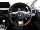 各操作スイッチなどもハンドルから手を放すことなく操作可能で安全運転に支援いたします!