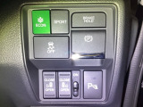 両側電動スライドドアは、どちら側からでも楽に乗り降り可能です。狭い駐車場や雨の日でも快適で、ファミリーカーとして特に重宝される装備です。