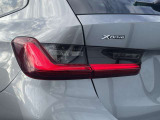 また、BMW正規認定中古車は、エマージェンシーサービスが自動付帯。24時間365日、皆様のカーライフをサポート致します。確かな安心のうえで、「駆けぬける歓び」をご堪能ください。
