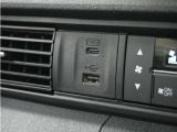 ◆USBチャージャー◆使いやすい場所に装備されています。
