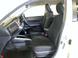 高いホールド性で運転姿勢が安定します。長距離ドライブでも疲れにくいのが魅力です。快適なドライビングライフをお送りください♪