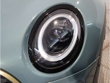 BMWのオートライトは積極的にライトをつけることにより、自車の存在を周囲に向けアピールいたします。それは安全性への配慮でもあります。