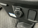 【アクセサリーソケット】12Vの電源は使いやすい位置に装備!用途は様々、スマホの充電やドラレコの電源として役に立ちます♪