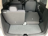 後部座席のシートアレンジでお荷物を載せる時に活躍します!左右片方ずつ倒すことも可能で色んなシーンで大活躍♪折り畳み自転車を載せている方もいらっしゃいます☆