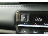 運転席と助手席には寒い日の肩や腰、冷えやすい下肢を温めてくれるシートヒーターが付いております!