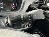【オートライト】車外の明るさに応じて、自動的にライトの点灯・消灯をしてくれます。