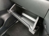 足元グローブボックスの画像です。