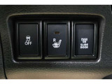 運転席には寒い日の肩や腰、冷えやすい下肢を温めてくれるシートヒーターが付いております!