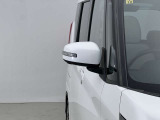 【ウインカー付ドアミラー】視認性が上がり、車・バイク事故防止にもつながります。