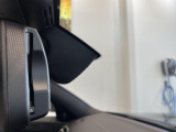 自動防眩機能を備えたルームミラー。ETC車載器を搭載しておりスタイリッシュかつ機能性を兼ね備えております。