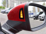 車線変更時などに、後側方から接近する車両を検知してドライバーへ注意を促すサイドアシストを搭載しています。