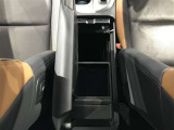 センターコンソールボックス。