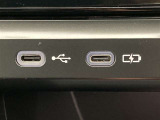 こちらのクルマはUSB接続コネクタも装備されています♪スマホの充電などにお使い下さい。ご旅行中での充電切れも、これなら心配いりませんね!