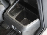 ◆ドリンクホルダー◆手の届きやすい場所にドリンクホルダーがあり、とても便利です。