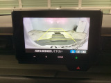 バックモニター付きで、車庫入れやバック時の後方確認をサポート。