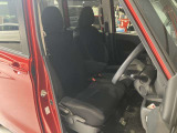 運転席まわりです。運転席からの視界が左右に広く隅々まではっきりと見渡せます!クルマの前端も把握しやすく安心して運転できます!