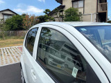 見落としがちな屋根もチェック。色ムラ・小キズ・へこみの有無や装備(ルーフレール等)も確認可能。