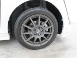 装着タイヤサイズは、195/50R16です。アルミホイールを装着しております。