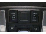 両側電動スライドドアはドアの直接操作以外にも運転席からのスイッチ操作やリモコン操作でも開閉が可能!狭い駐車場などでもドアの開閉が楽々・安心ですね!