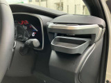 運転席にドリンクホルダーがついています