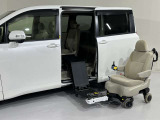 車外に降りたシートは、車いすとして利用可能です。目的地に着いた後の移動がスムーズになります。