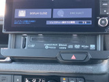 様々な情報を表示できるモニター画面。設定や車両情報、エンターテイメントなど、多彩な機能を活用できます。
