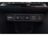 フロントシート用シートヒータースイッチとディスプレーオーディオとの接続USB及びHDMIソケットになります!携帯の充電などに役立つUSBソケットとアクセサリー電源も付いてます!