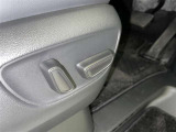 パワーシート搭載。微妙な調整が手軽にでき、ピッタリのポジションで運転することが可能です。