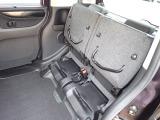 ◆チップアップ&ダイブダウン機構付【ULTR SEAT】は後席座面を左右分割で跳ね上げることができます。トランクで積載できない背の高い荷物をラクラク収納できます。ホンダ車ならではの人気装備です。