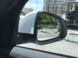 【BMWミラー】視認性の高いスタイリッシュなミラー。自動防眩機能も付いており夜間のドライビングをサポートします。