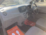シンプルで扱いやすい車内