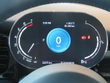 【デジタルメーター】速度、回転数のほか、走行距離、外気温、燃料残量などを集約して表示できます。