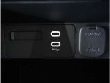 【USB接続】USB接続も可能です。スマートフォンと連動して音楽も再生可能です。