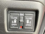 運転席側から両側スライドドアの開閉ができます