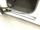 ホンダ車の低床ボディは乗りやすく、足元も広びろですよ。