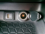 アクセサリーソケットを装備しています。12V120W電源になります。