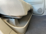 こんな所に収納が!傘やサンダルなど常備したい物に最適です。