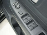 ◆パワーウィンドウスイッチ◆運転席から全席の窓の開閉操作を行うことが出来いつでも換気ができます!