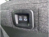 充電用USB端子付き。スマートフォンなどの充電に便利です。