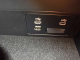 USBの差込口が2つ装備しています。