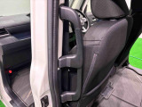 それぞれの身長や手の大きさに合った高さと太さを実現した大型乗降用アシストグリップ