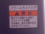 全ての車両に除菌・消臭システム「ワンダークリーン」を施工済みです。シートの表面はもちろん、後ろの席や足元も徹底的に除菌しております。
