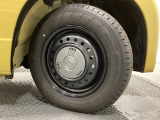 N-VAN e:専用の純正スチールホイールには、足元を引き立てる専用センターキャップを装着しております。