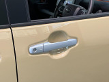 品質へのこだわり!フロアマットやシートなど車内をキレイに清掃し、ニオイや汚れなどを徹底的にクリーニングしてもらっております。室内はピカピカです☆
