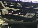 格納式リモコンドアミラーと、パワーウィンドウマスタースイッチです。車内の換気も運転席から簡単に行えます。